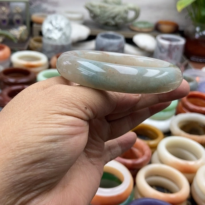 未镶嵌手镯石英岩玉老料蓝冰