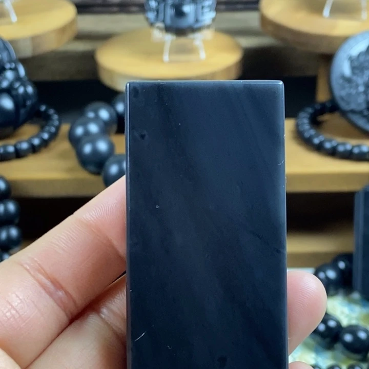 和田玉（墨玉）未镶嵌颈饰刚板