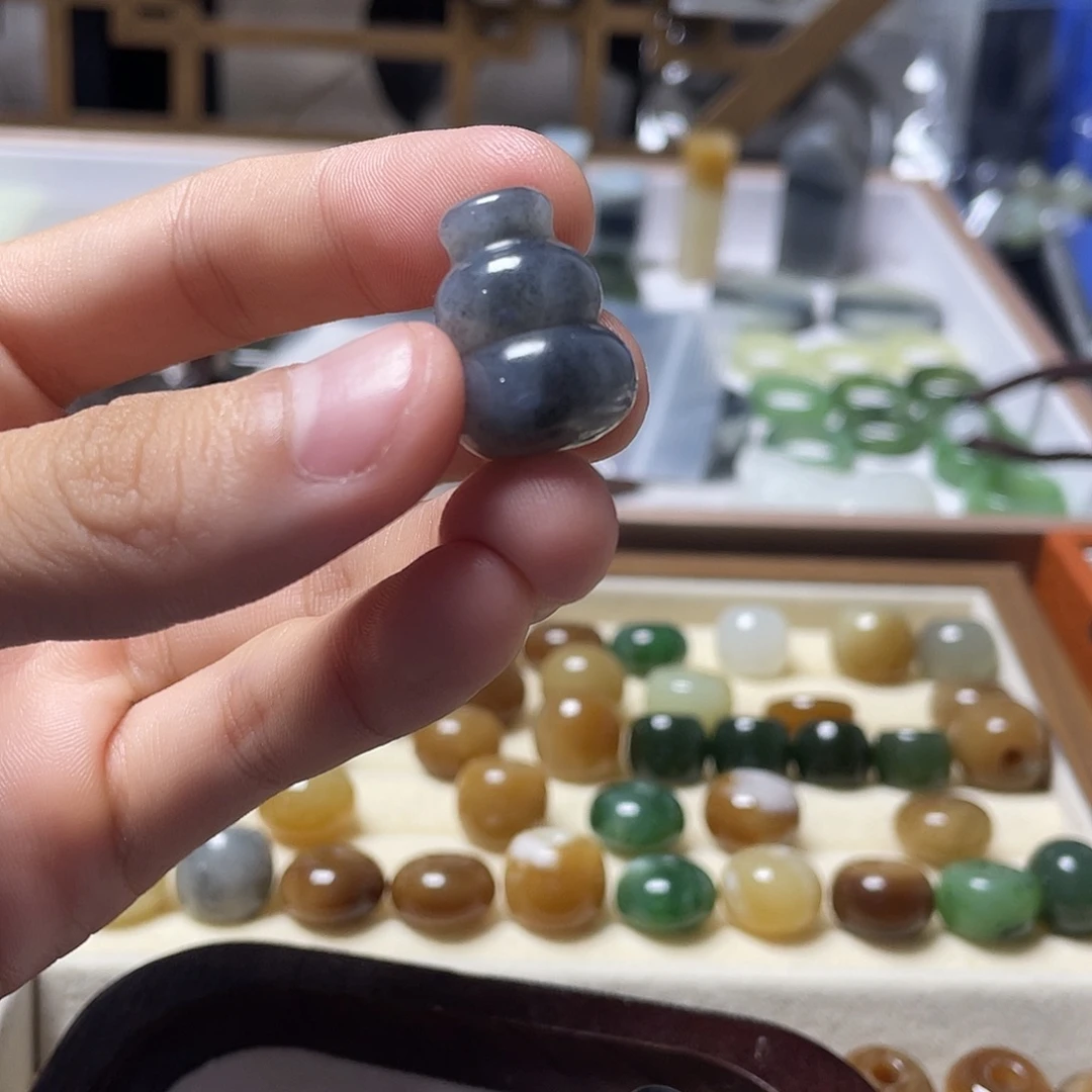 韩***玲和田玉未镶嵌挂件