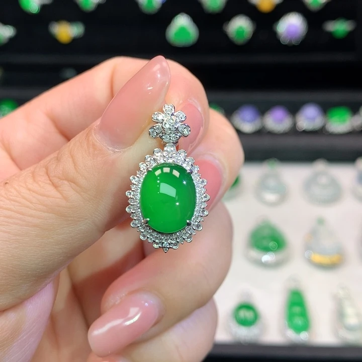 翡翠吊坠(不含链)18K金镶嵌有**力