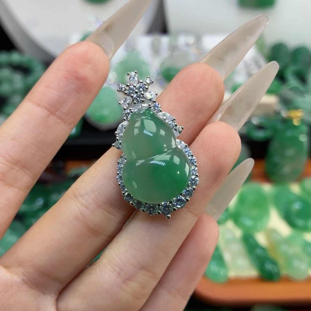 石英质玉（非洲翠）未镶嵌颈饰AB