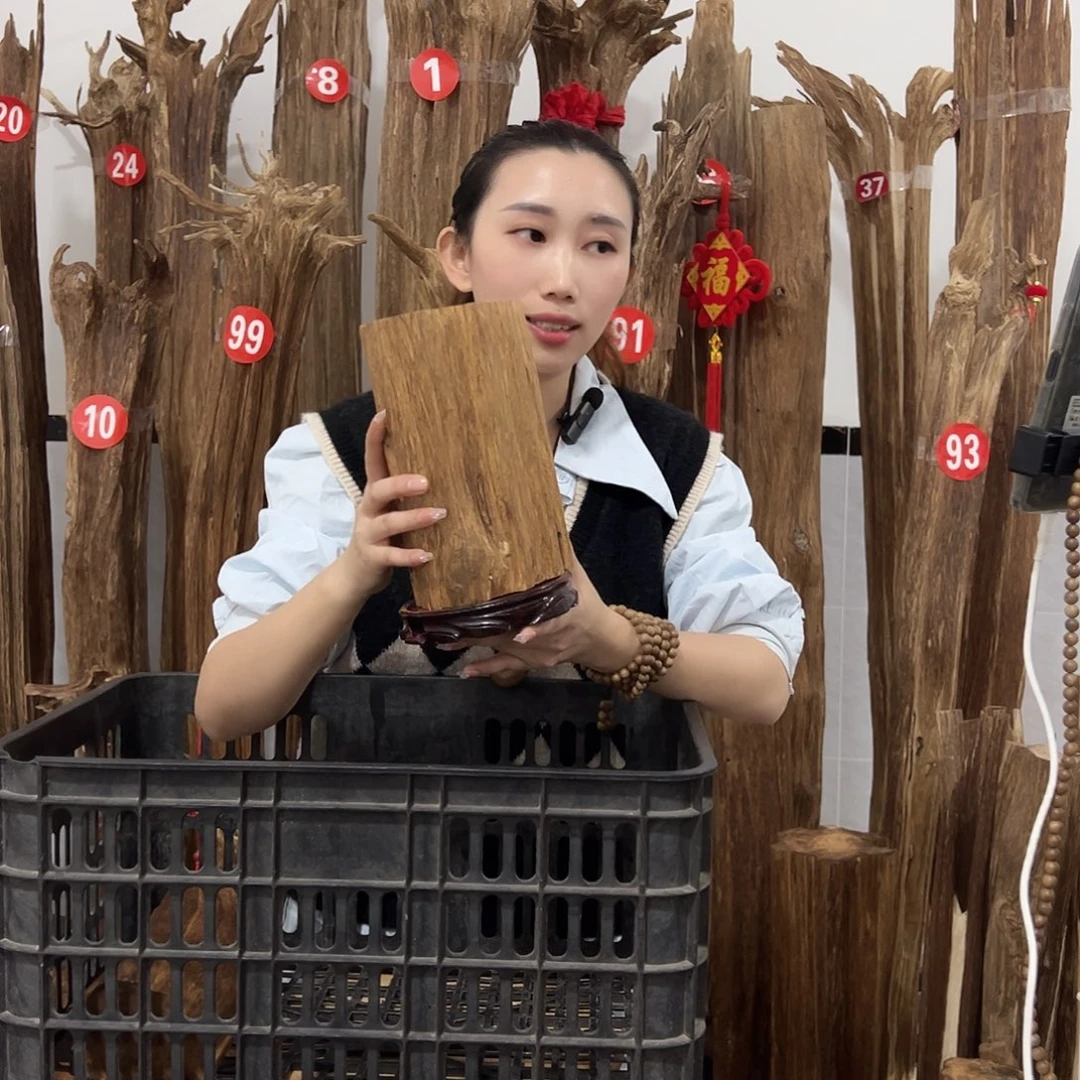 沉香碎屑沉香原材料