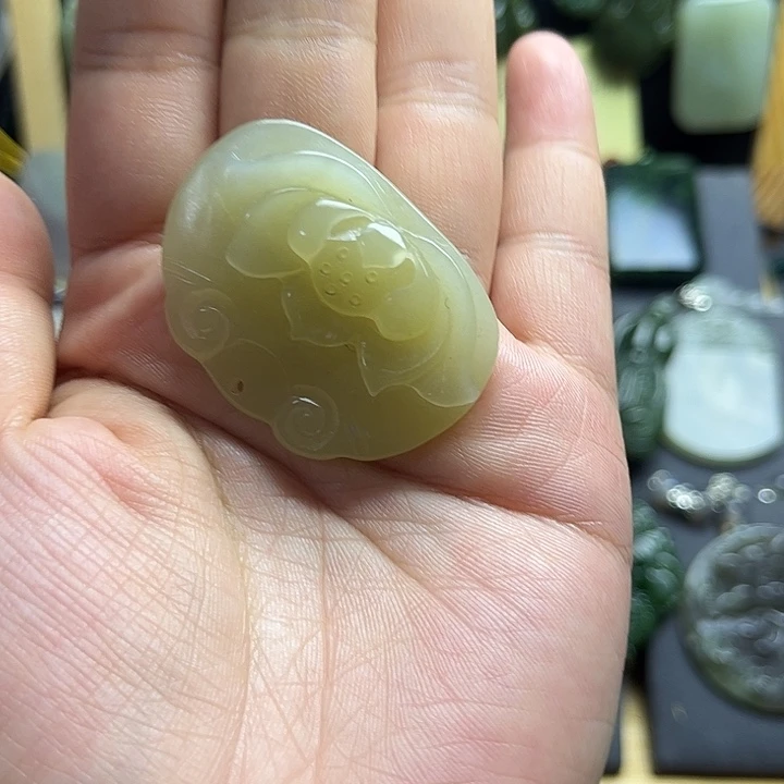 S***y和田玉未镶嵌颈饰