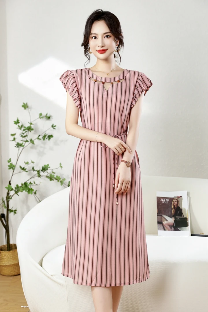 《辰希》粉韵条纹飞袖风情时尚夏季收腰女装连衣裙