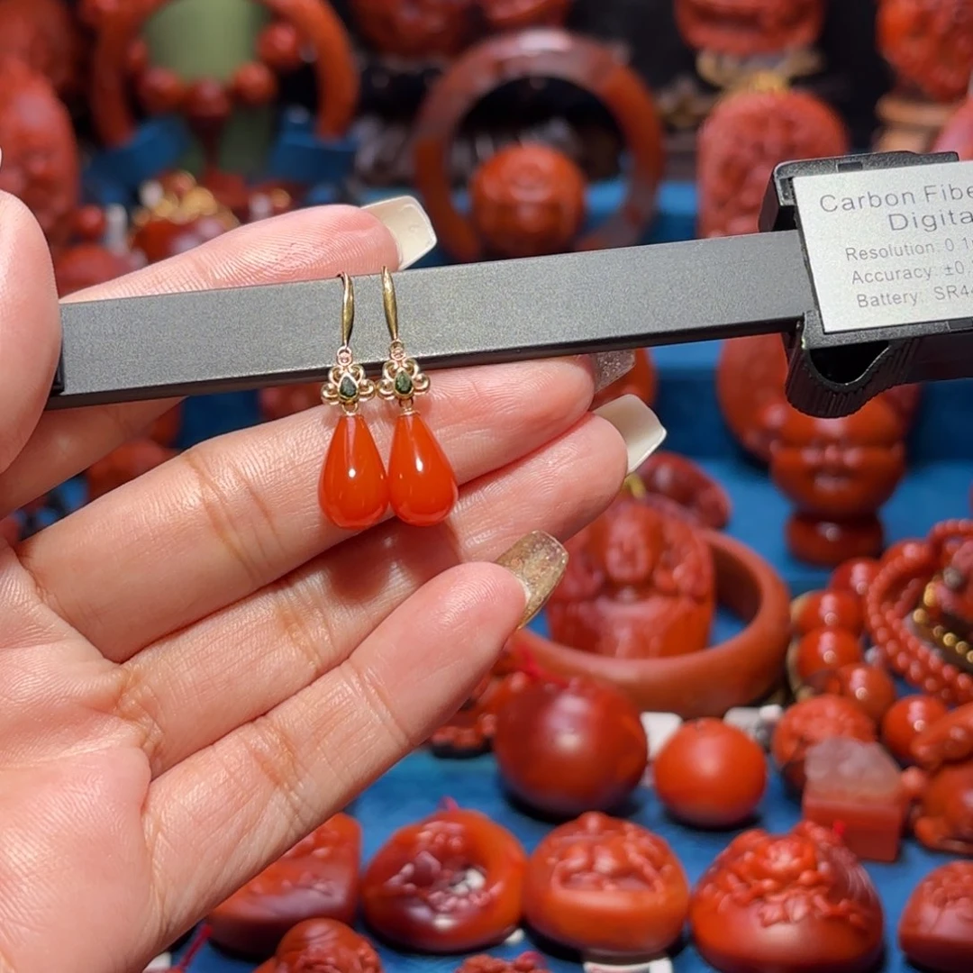 18K金镶嵌雕刻南红玛瑙