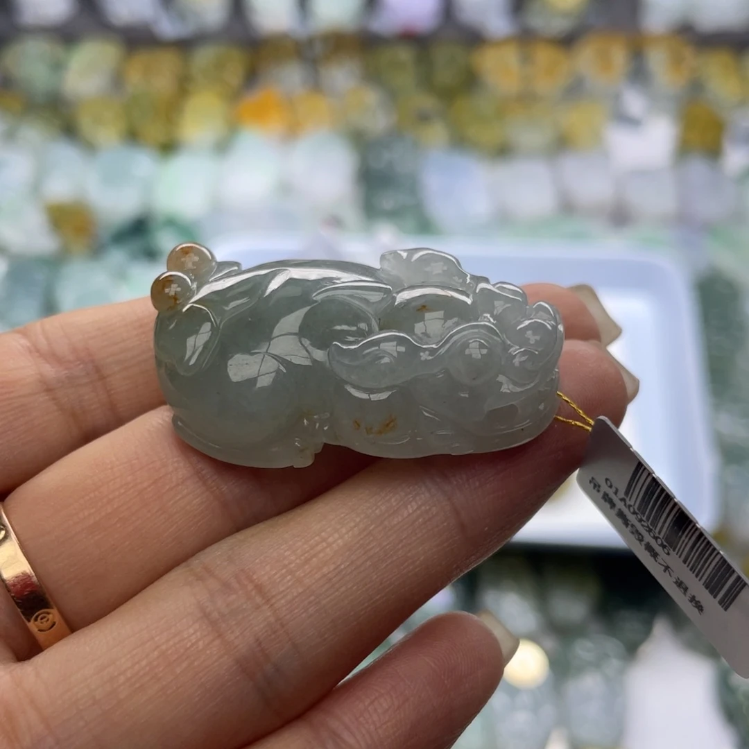 翡翠未镶嵌颈饰貔貅