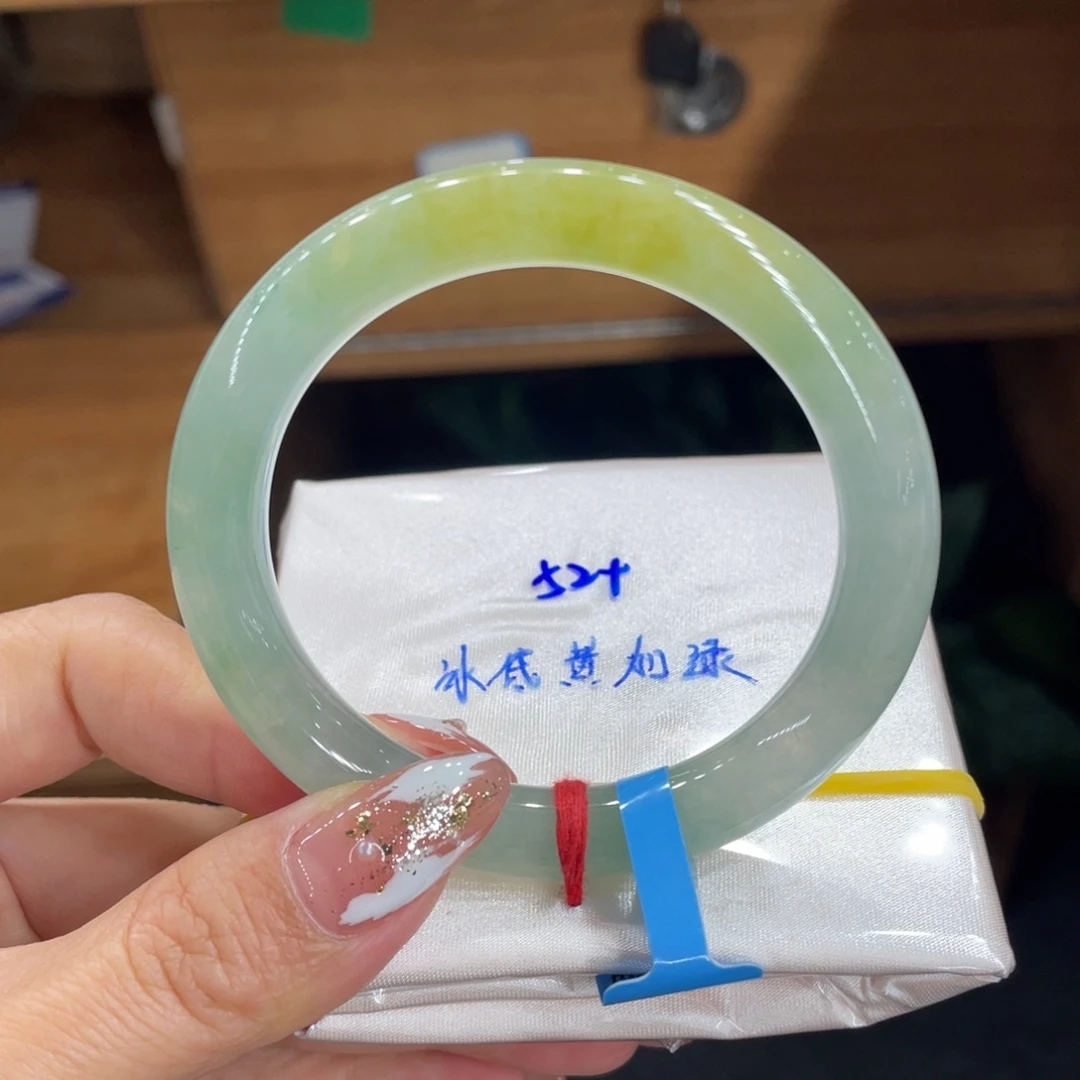 翡翠手镯未镶嵌天然翡翠