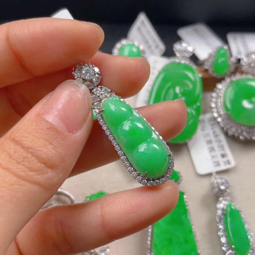翡翠颈饰银S925镶嵌翡翠