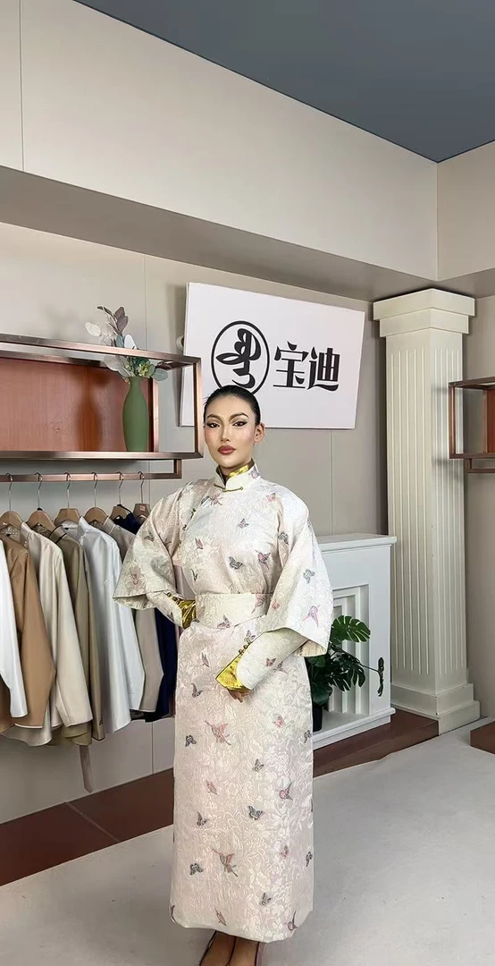 【宝迪】2025民族风女长款时尚爆款设计师长袍