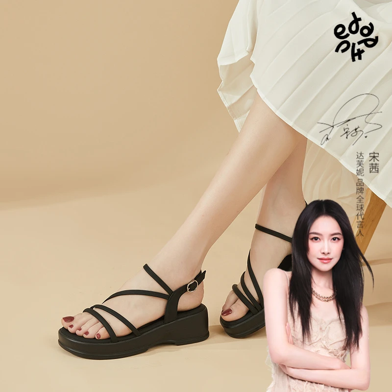 达芙妮罗马休闲女外穿2025新款春夏棕色平底鞋套趾交叉复古沙滩鞋