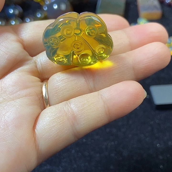 未镶嵌颈饰琥珀缅甸天然琥珀吊坠