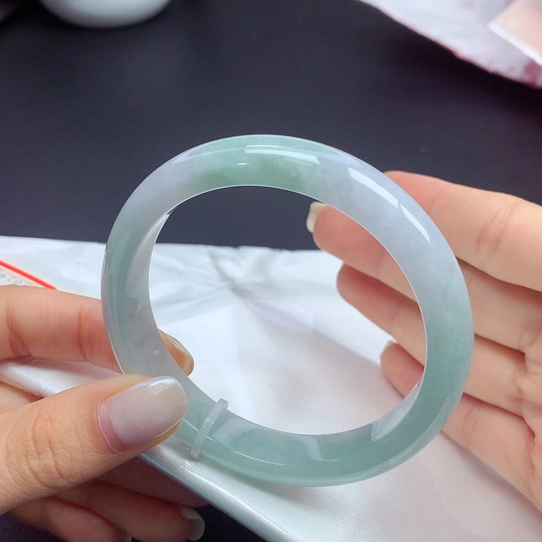 楚***.翡翠未镶嵌手镯60圈口