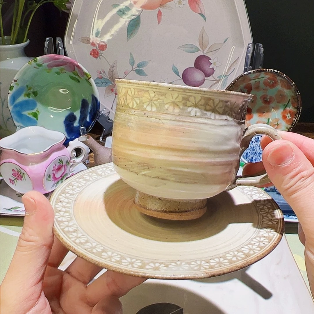 咖啡杯和茶杯是我们学校一块