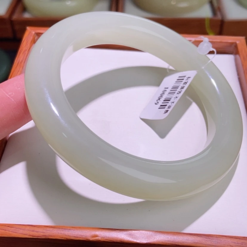 【闪购商品】和田玉手镯未镶嵌57