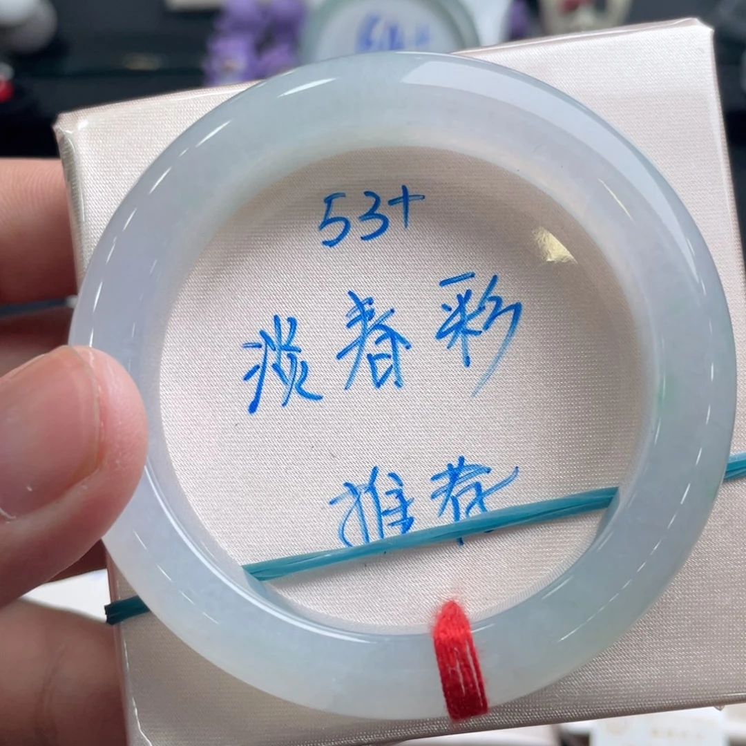 翡翠手镯未镶嵌翡翠手镯