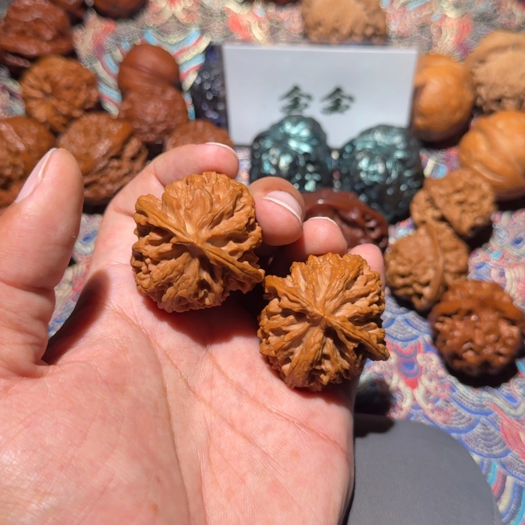 王***鵬把件核桃1172原桩苹果园，尺寸39.5 40 40