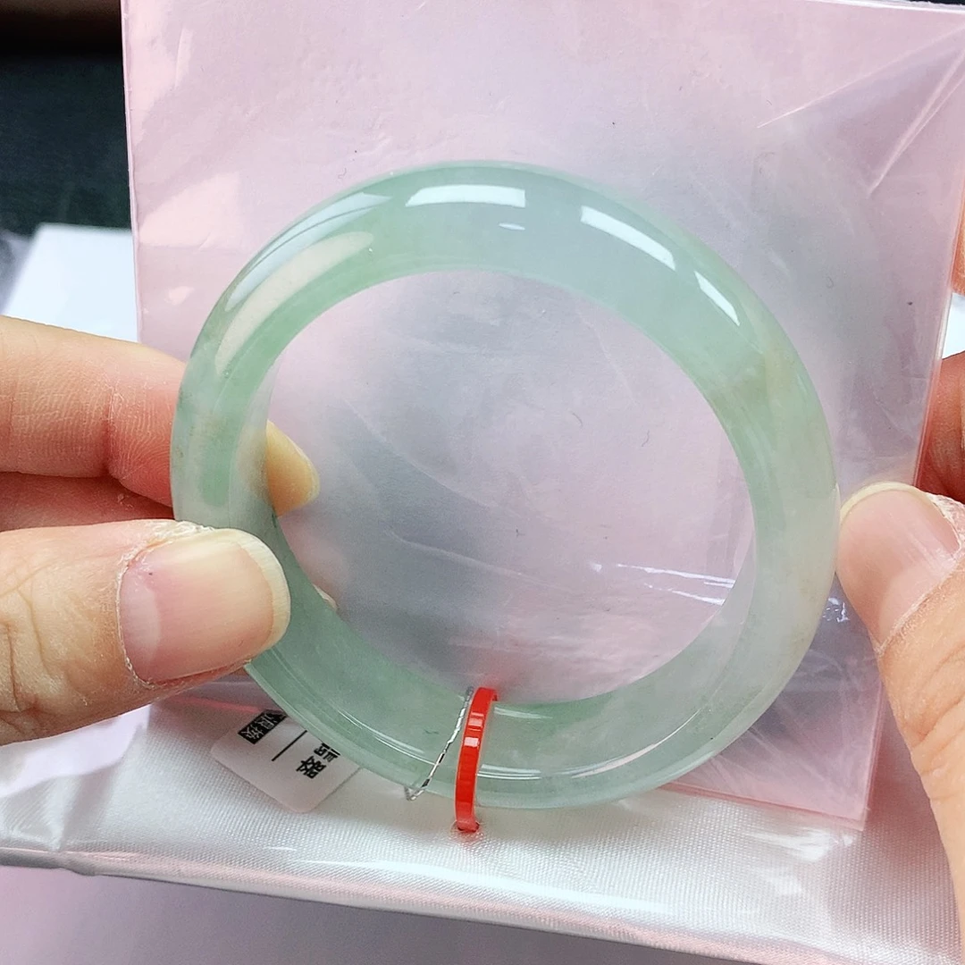 翡翠手镯未镶嵌53贵