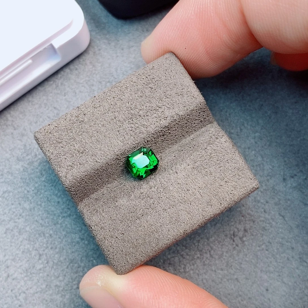 未镶嵌珠宝半成品石榴石（沙弗莱）1.21ct 吉尔德 卡扎尼