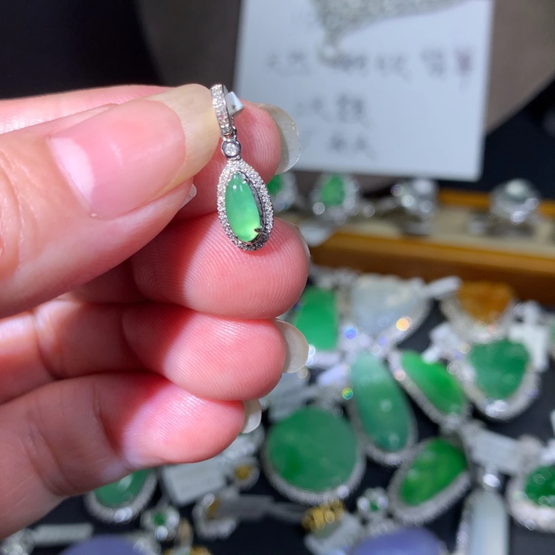 吊坠(不含链)18K金镶嵌翡翠