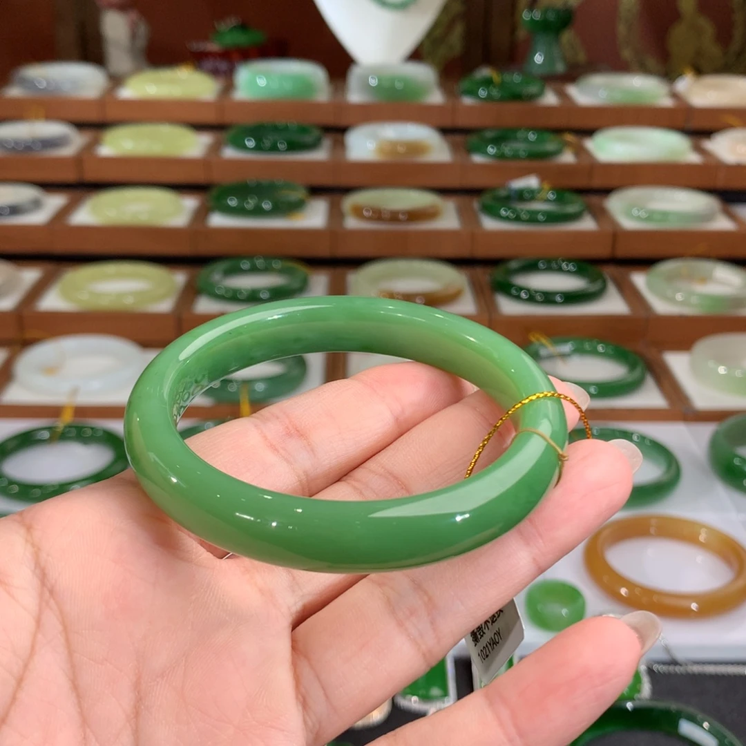 和田玉（碧玉）未镶嵌手镯