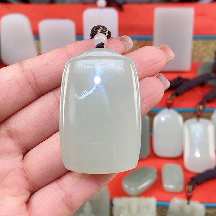 【闪购商品】颈饰未镶嵌和田玉奔****！