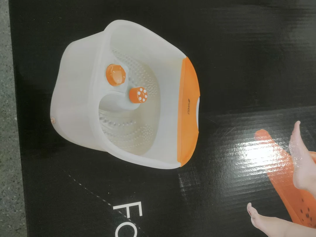 白色黄色拼接家用按摩足浴桶养生神器