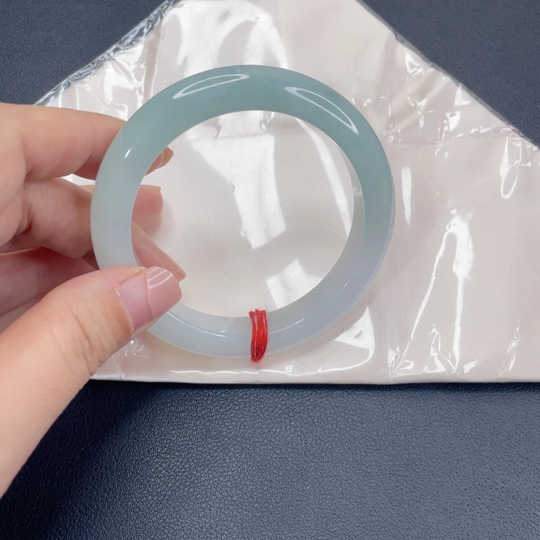 翡翠未镶嵌手镯半山水