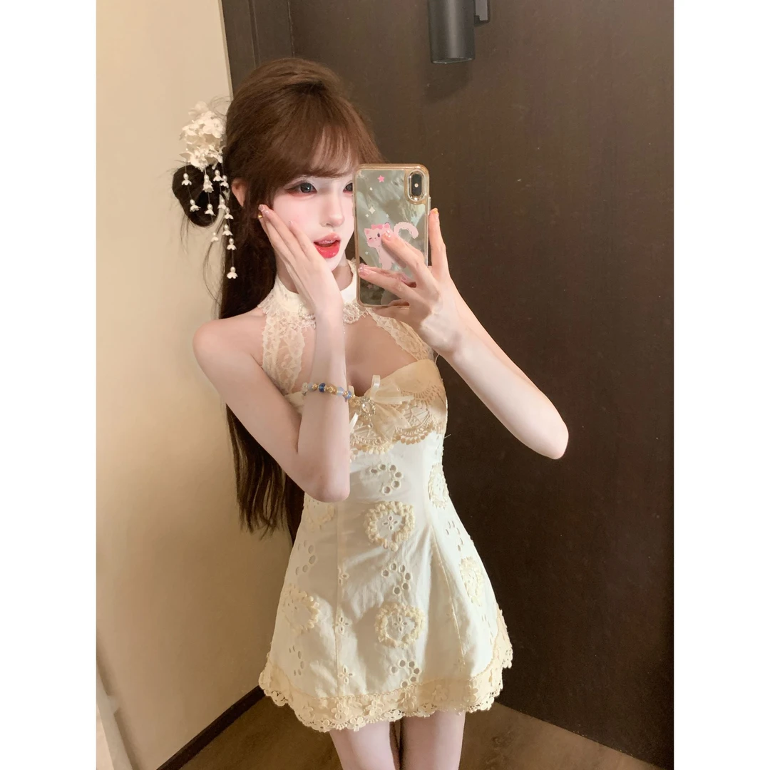 瑞茜·威瑟斯  夏季纯欲风收腰显瘦小众设计感挂脖连衣裙R6030H