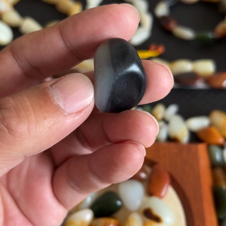 和田玉（墨玉）未镶嵌颈饰