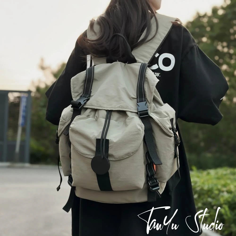 探屿百搭大容量褶皱尼龙布双肩包女书包户外防水轻便旅行背包男