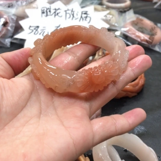 石英质玉手镯有瑕未镶嵌文*