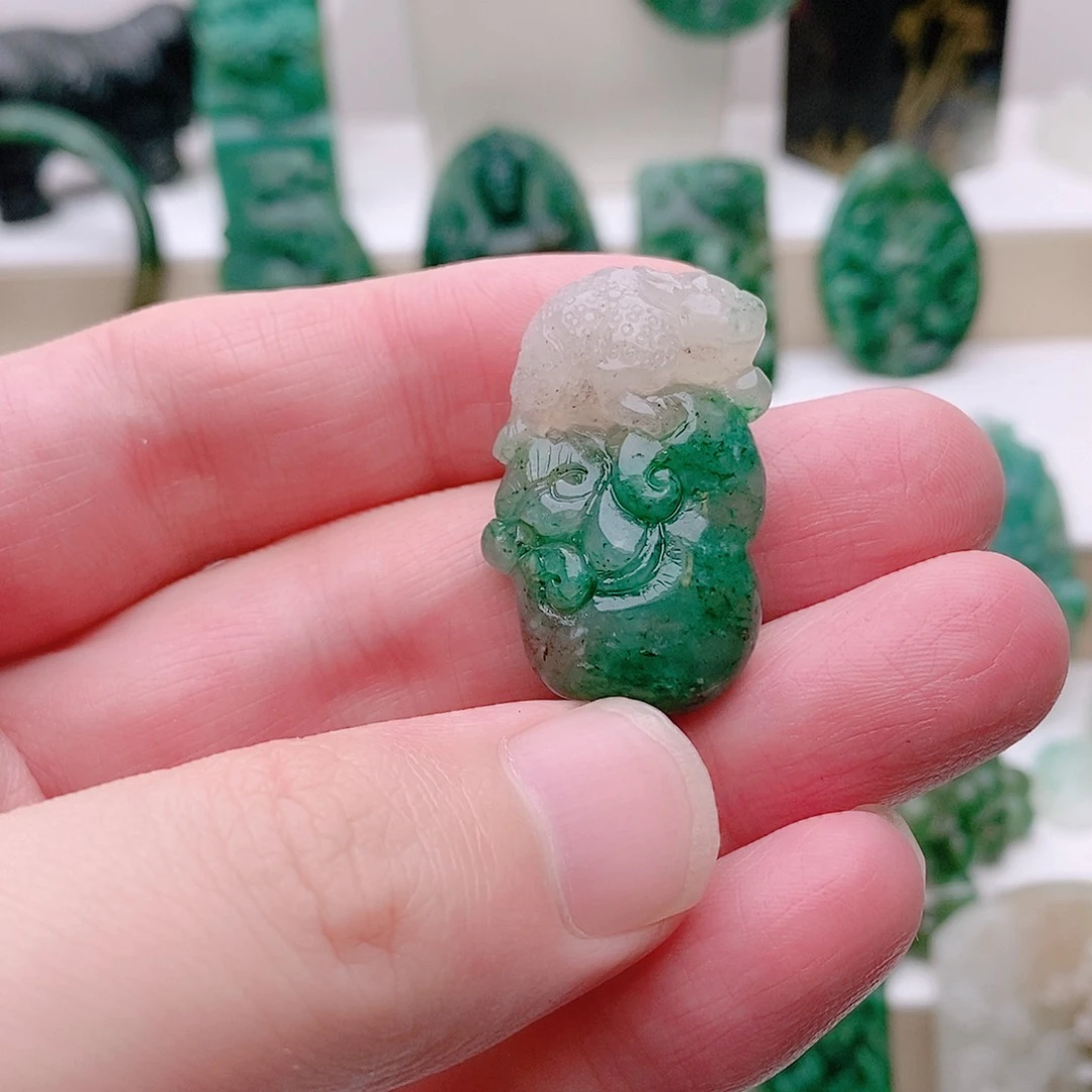 独山玉未镶嵌吊坠