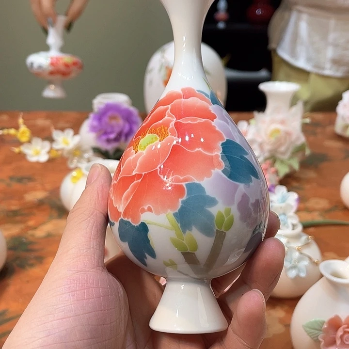手工陶瓷精致摆件