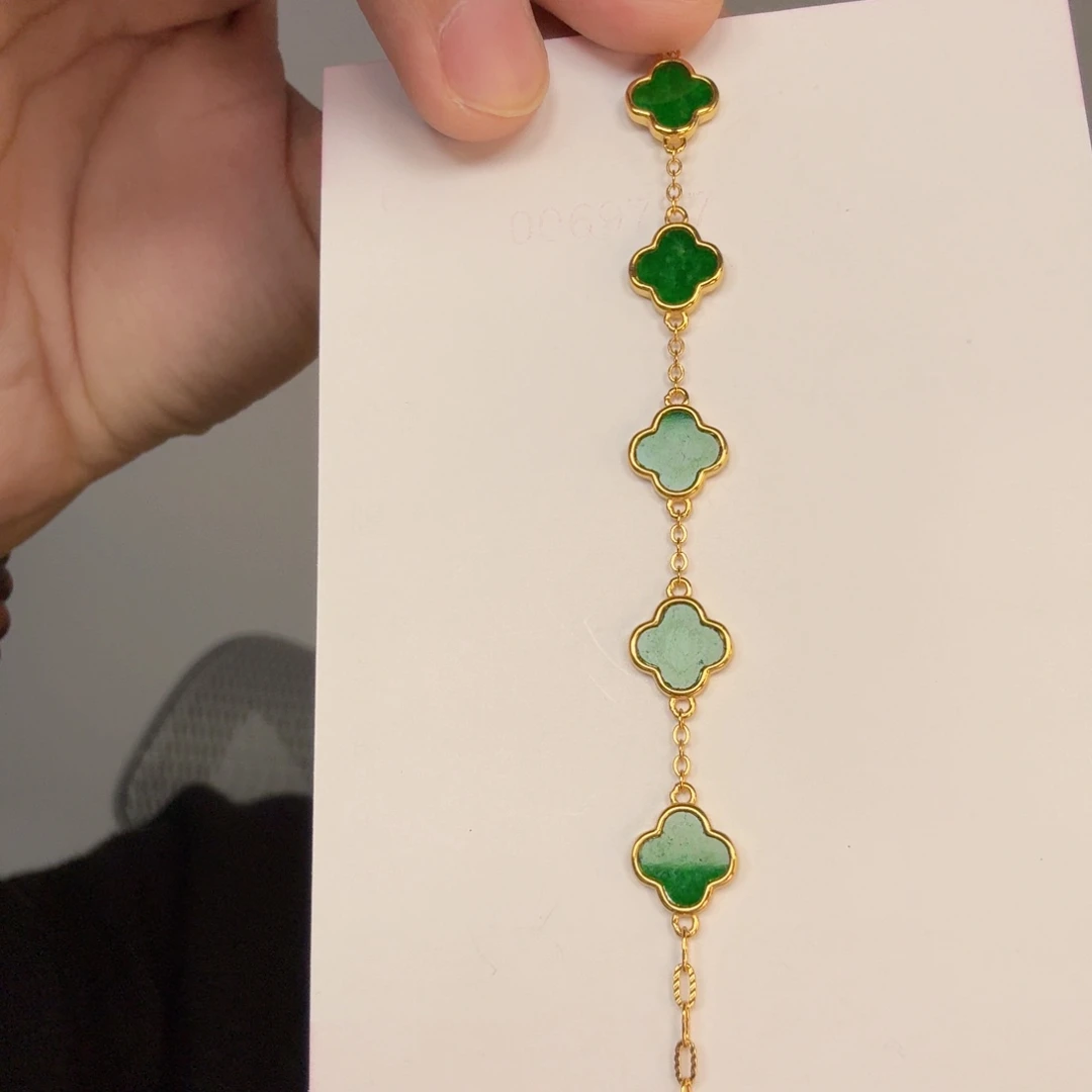 翡翠未镶嵌颈饰一件