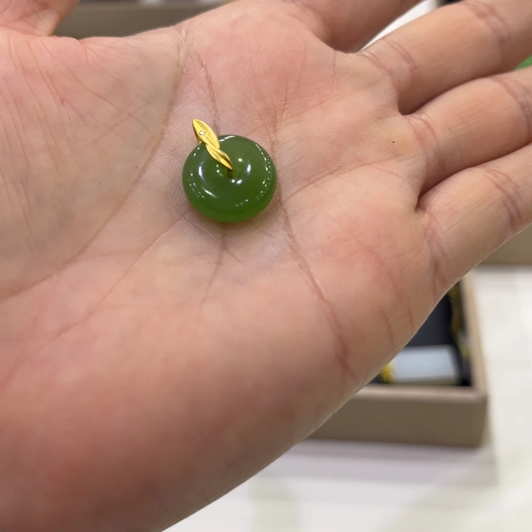 和田玉（碧玉）颈饰未镶嵌手****?