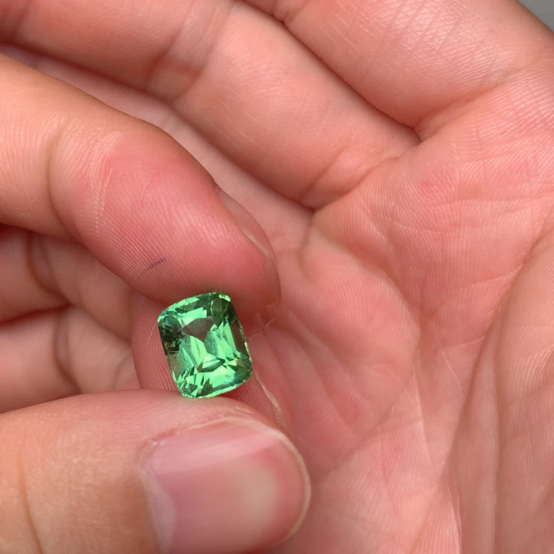 未镶嵌裸石碧玺洗****?