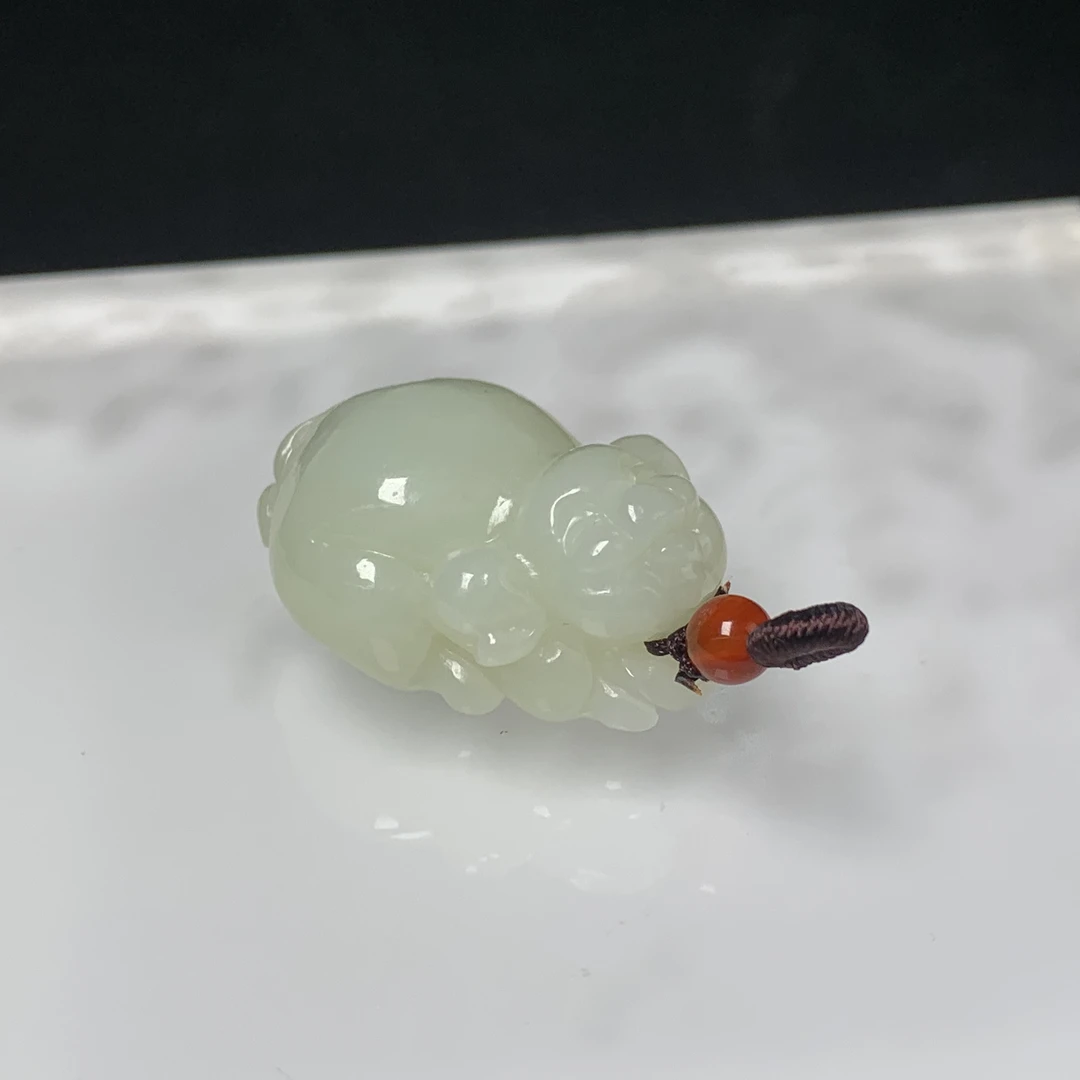 F004和田玉白玉小猪吊坠