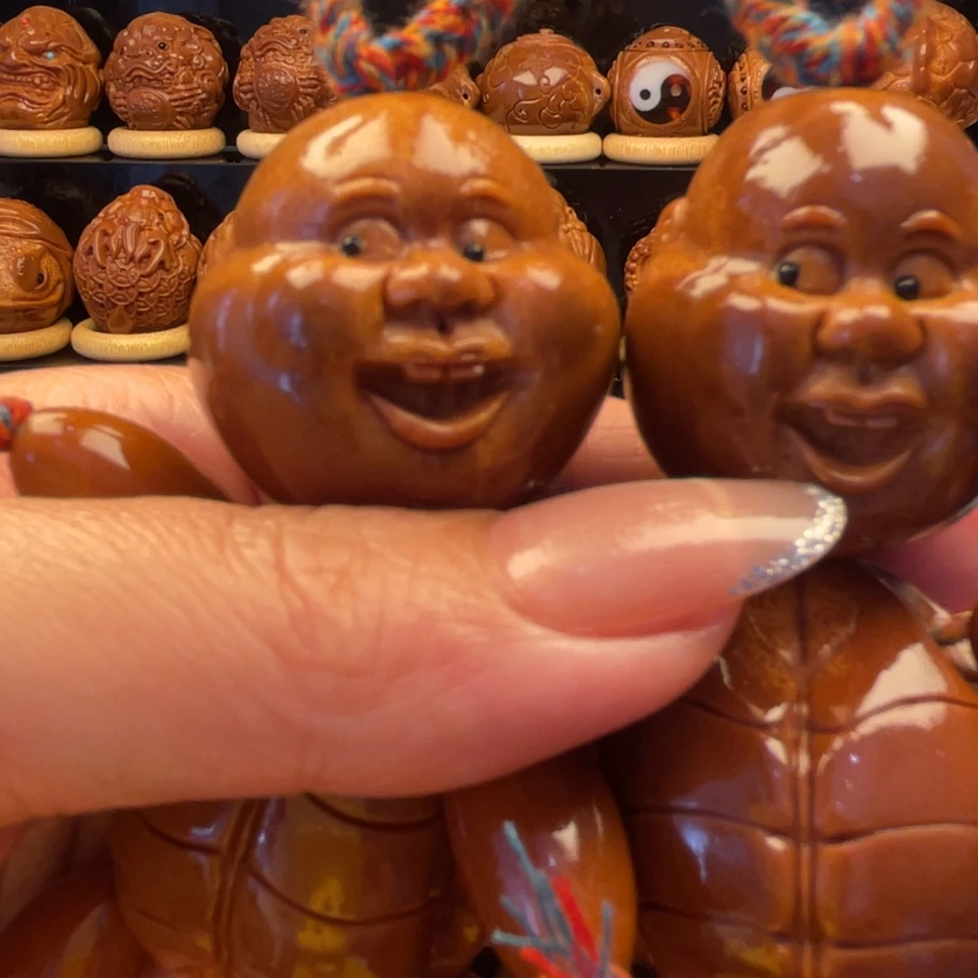 余***生把件橄榄核手持手球