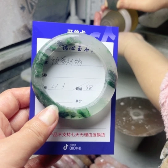 石英质玉手镯未镶嵌欣**物