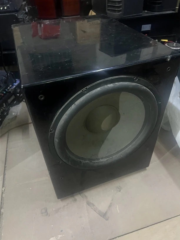 准新品  15寸低音炮，没有主板，外观瑕疵，不包邮