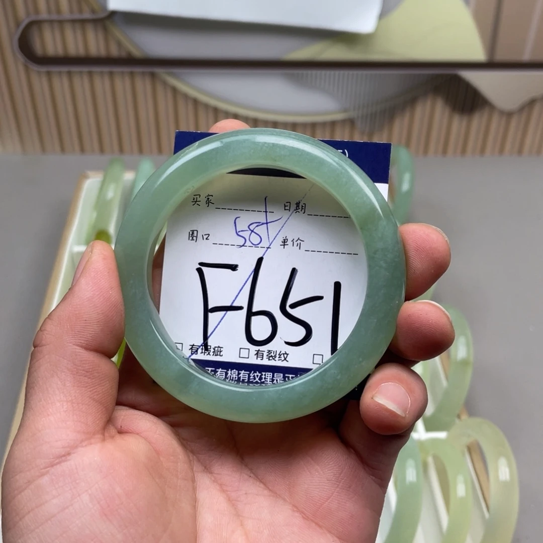 岫玉手镯手镯未镶嵌