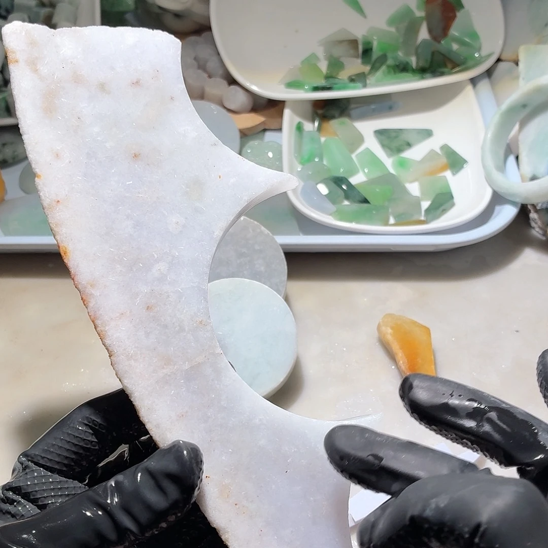颈饰未镶嵌翡翠边角料