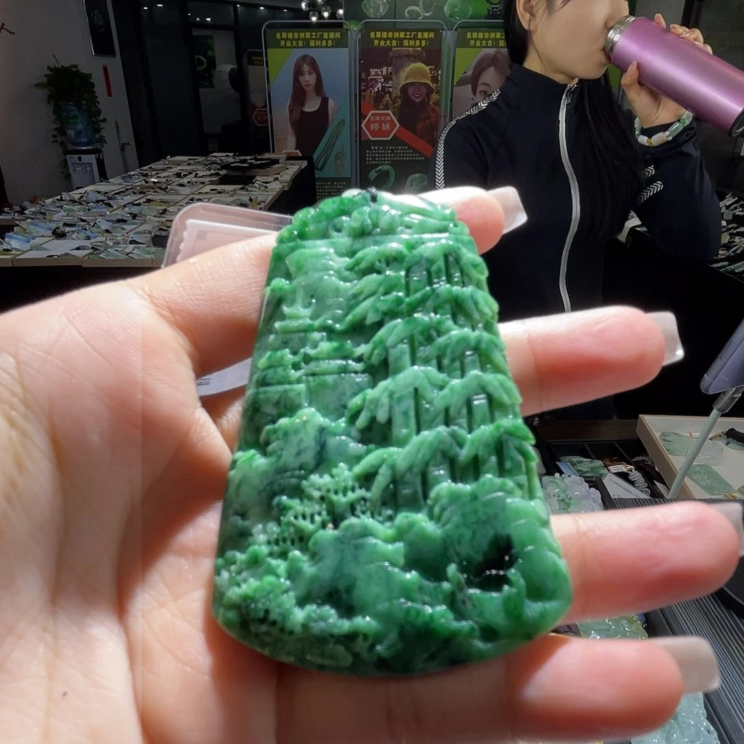 颈饰未镶嵌翡翠一个