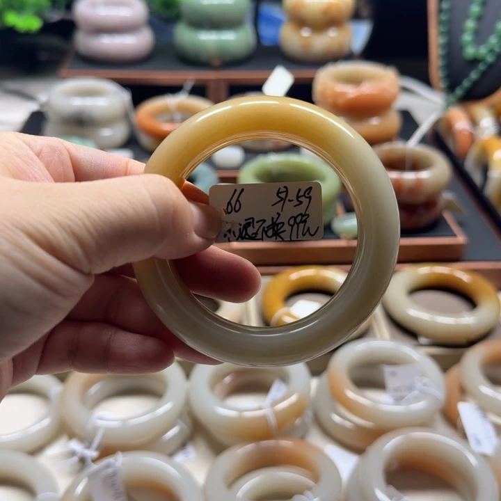 石英质玉未镶嵌手镯