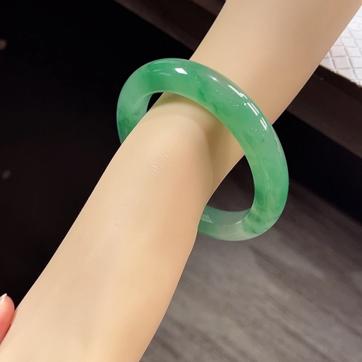 乐***呵未镶嵌手镯石英质玉