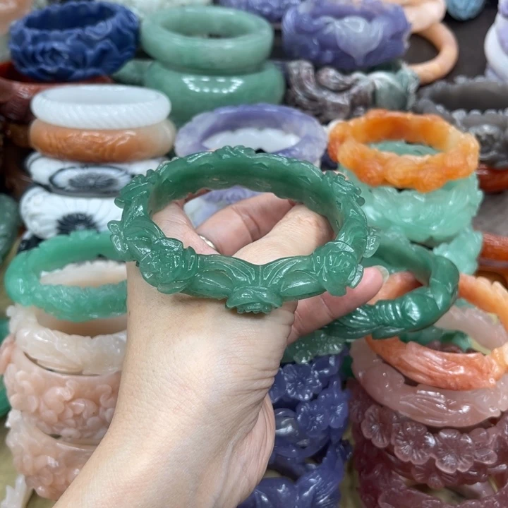 庆***连石英岩玉未镶嵌手镯