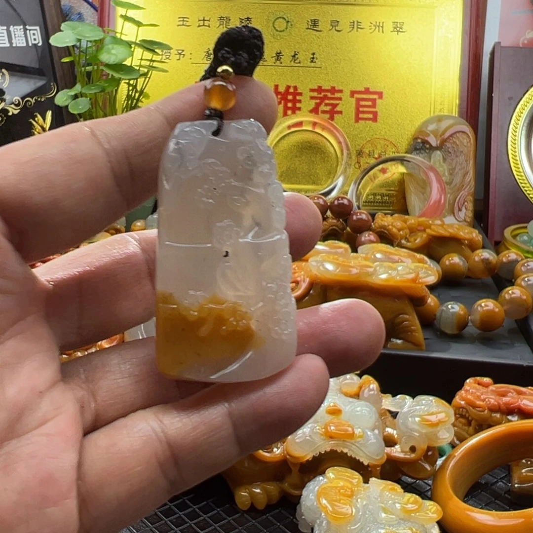 颈饰未镶嵌石英质玉