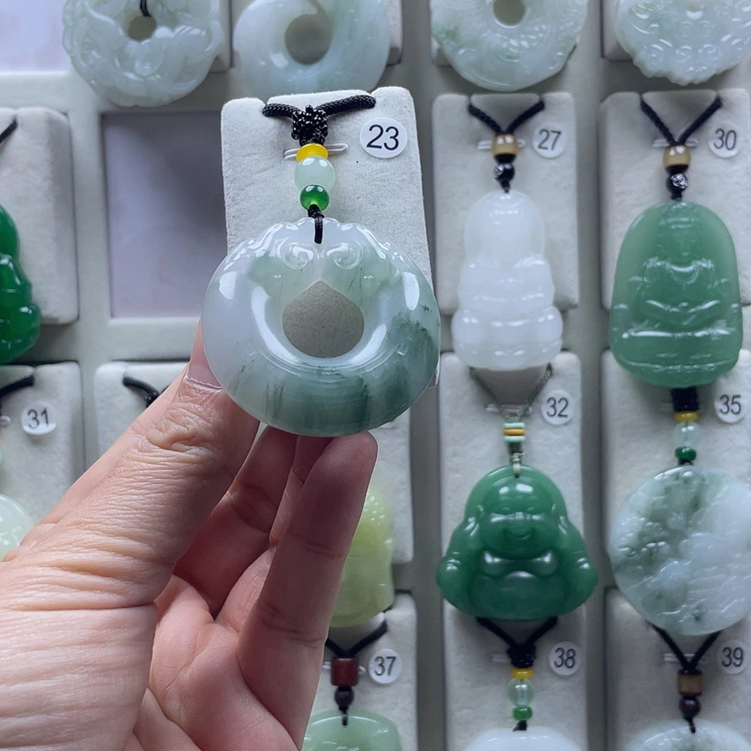 石英质玉（金丝玉）未镶嵌颈饰