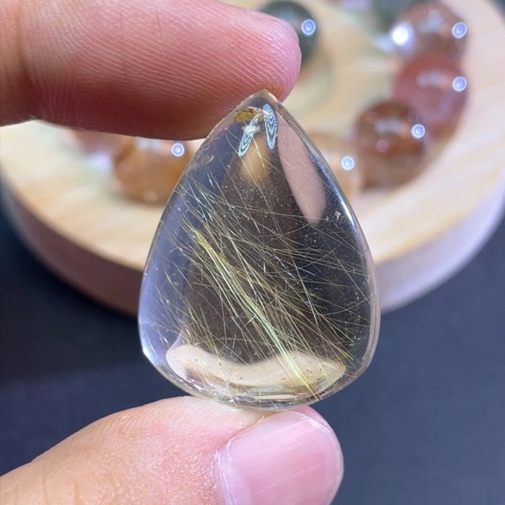 未镶嵌颈饰水晶俊*
