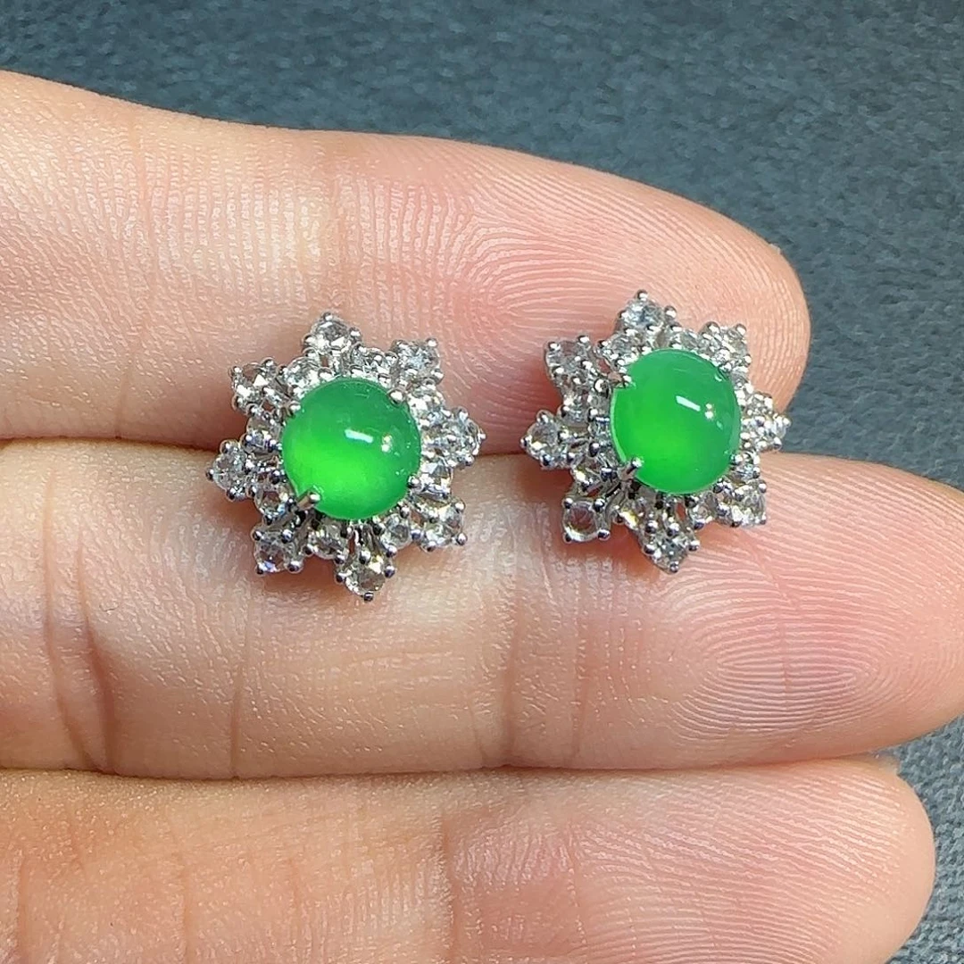 翡翠18K金镶嵌耳钉蛋面